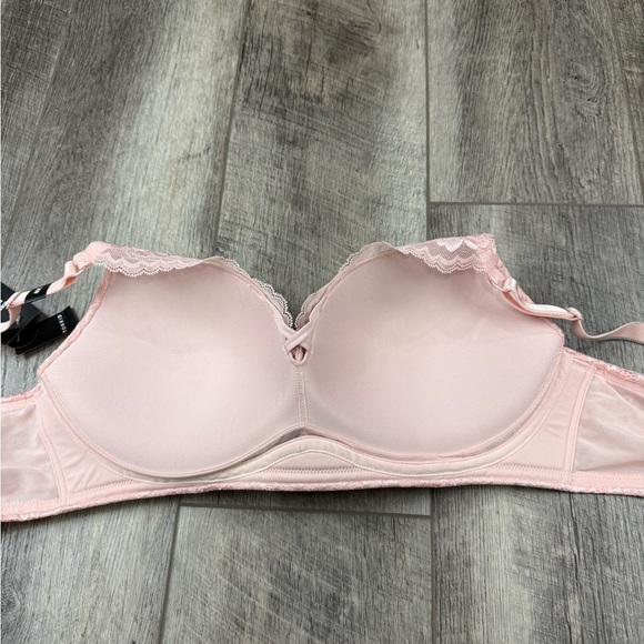 40C Torrid‎ Light Pink Lace Bra - Picture 9 of 15